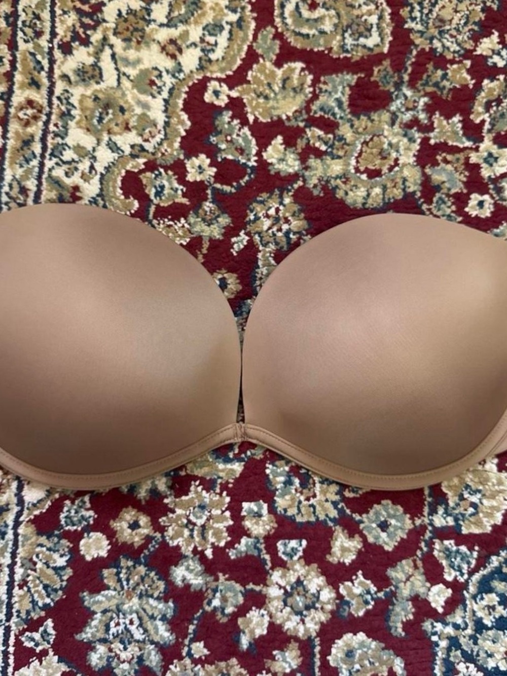SKIMS Strapless Bandeau Bra in Nude Tan